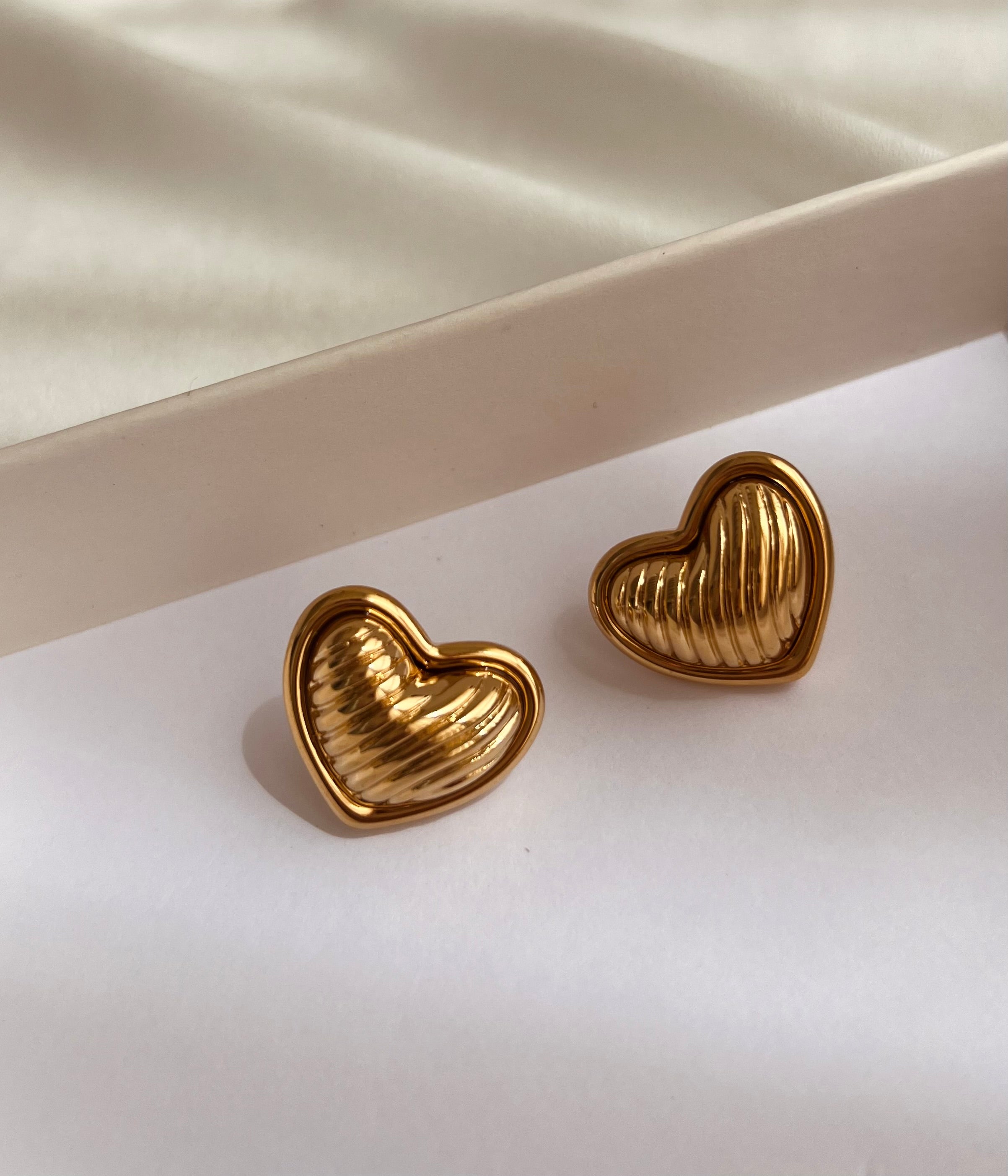 Aretes corazón con grabado