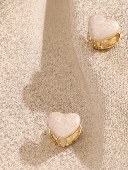 Aretes corazón crema